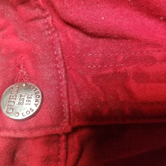 GUESS LOW RISE STAINED RED JEANS - Picture 12 of 16